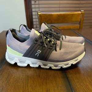 ON Men’s 10.5 (women’s 11.5) purple cloud series running shoe